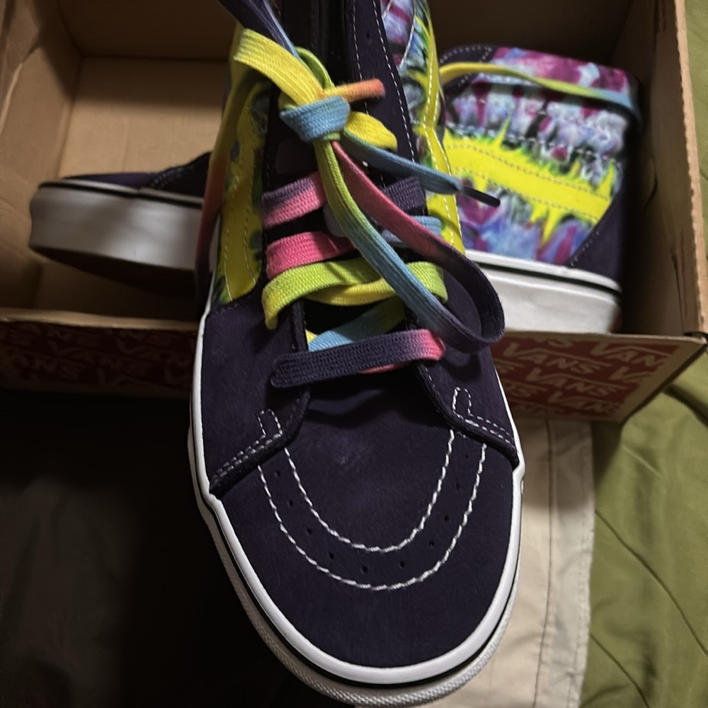 Vans - Picture 3 of 7